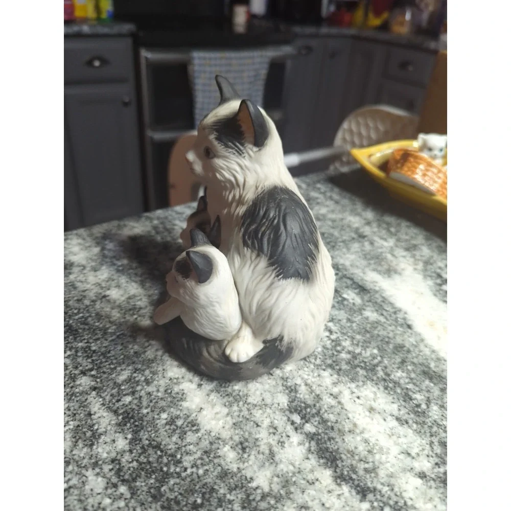 Vintage Homco Porcelain Black White Mother Cat & Kittens Figurine #1412